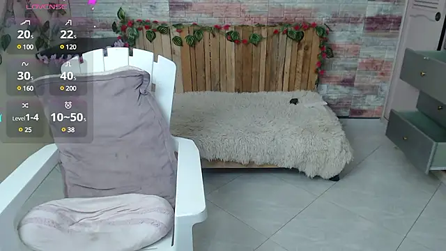Snapshot of Lucy_joi chatting on December 2, 7:10 am Lucy joi online show from December 2, 7:10 am