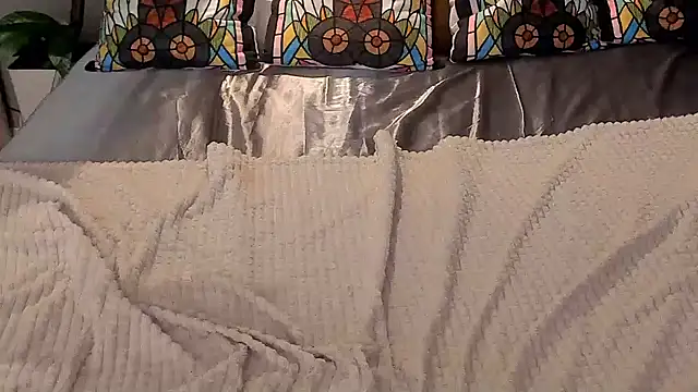 IceDanielles online show from November 15, 2:40 pm