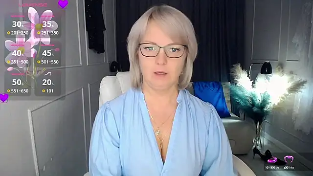 Snapshot of Juarnea chatting on October 3, 2:22 pm Juarnea online show from October 3, 2:22 pm