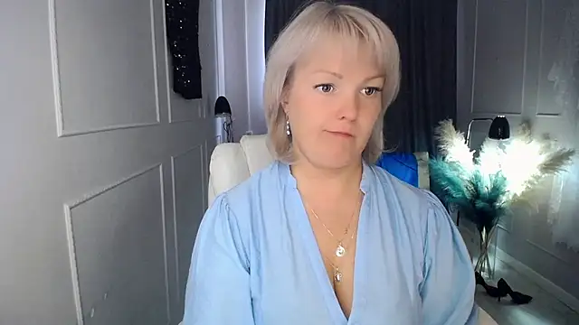 Snapshot of Juarnea chatting on September 23, 8:56 am Juarnea online show from September 23, 8:56 am