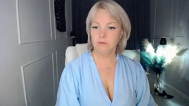 Snapshot of Juarnea chatting on September 24, 1:43 pm Juarnea online show from September 24, 1:43 pm