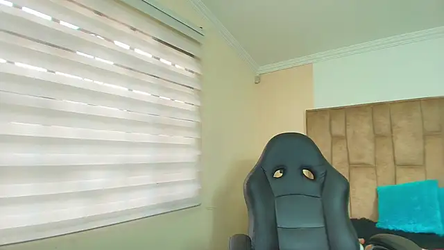 Anabella Thompson online show from April 1, 1:41 pm