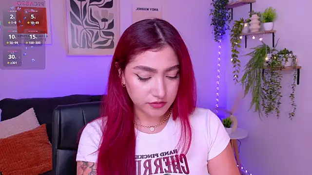 ViolettCastel online show from April 14, 7:36 pm