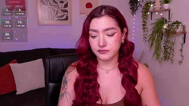 ViolettCastel online show from April 8, 7:49 pm