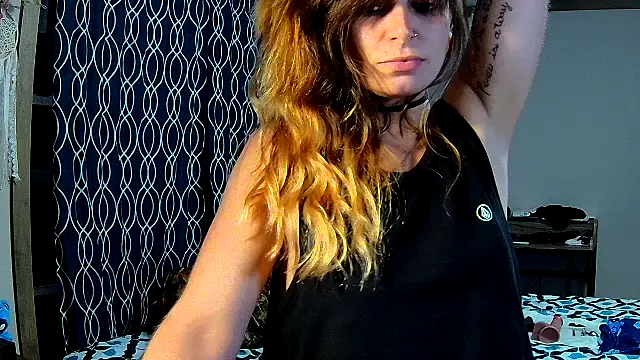 Snapshot of ZeelaXoXo chatting on October 2, 4:28 am ZeelaXoXo online show from October 2, 4:28 am
