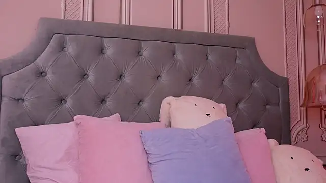 Snapshot of LucyAddison chatting on September 16, 3:03 am LucyAddison online show from September 16, 3:03 am