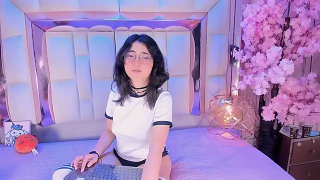 SaraMartini1 online show from November 11, 6:20 am