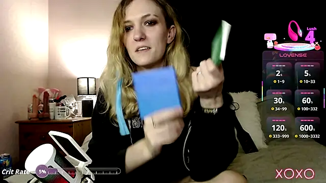 Snapshot of EllieeRose chatting on October 13, 4:53 pm EllieeRose online show from October 13, 4:53 pm