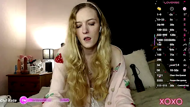Snapshot of EllieeRose chatting on September 13, 1:30 pm EllieeRose online show from September 13, 1:30 pm