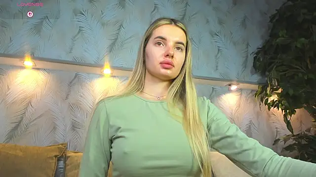 Erika Carpenter online show from April 1, 12:11 am