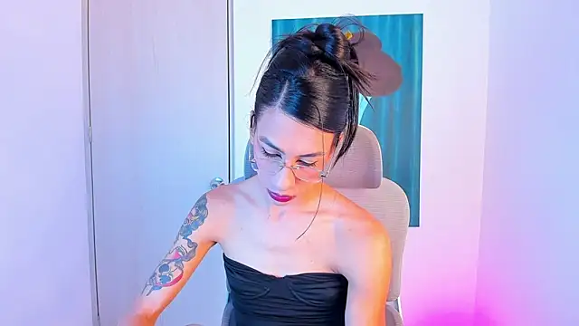 sofiaa grey  online show from April 15, 3:01 pm