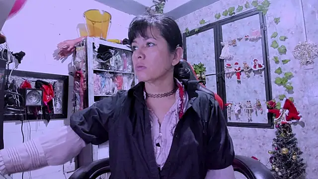 Snapshot of Erlinda-engel chatting on December 2, 11:22 am Erlinda-engel online show from December 2, 11:22 am