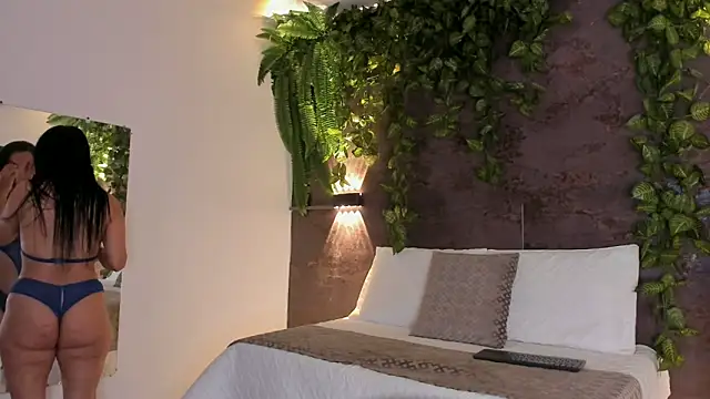 emily hunter12 online show from April 18, 1:35 pm