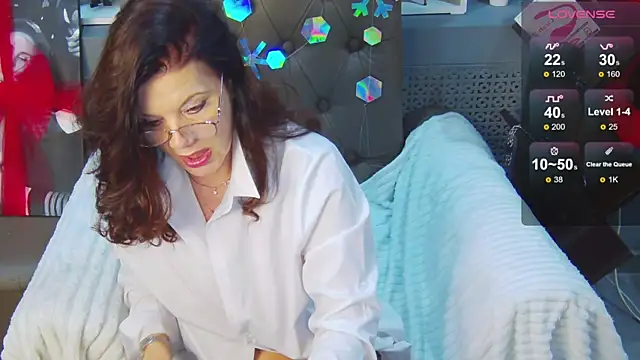 LucyBelli online show from December 18, 1:32 am