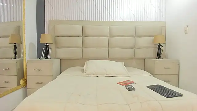 LaurenSnow online show from March 26, 3:36 pm