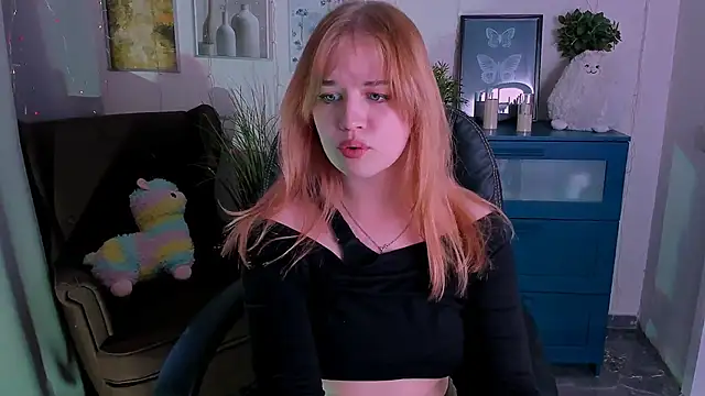 Snapshot of AlicePopsy chatting on September 12, 11:07 am AlicePopsy online show from September 12, 11:07 am