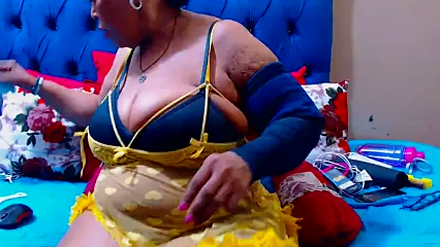 Snapshot of ebonycandy10 chatting on October 13, 5:21 am ebonycandy10 online show from October 13, 5:21 am