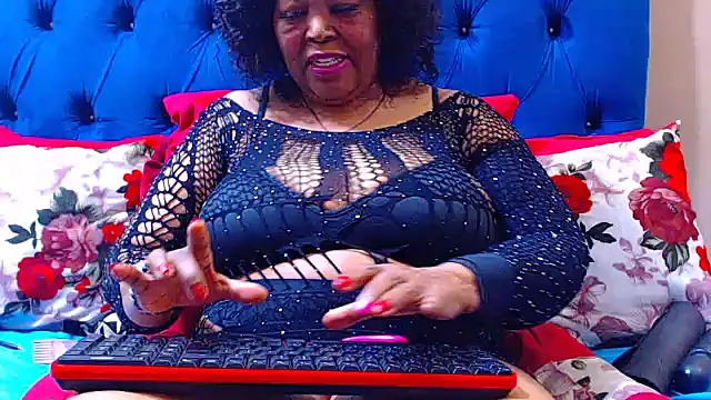 Snapshot of ebonycandy10 chatting on October 15, 5:32 am ebonycandy10 online show from October 15, 5:32 am