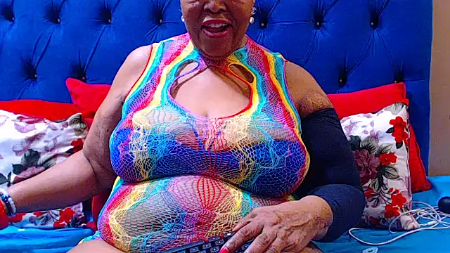 ebonycandy10 online show from November 17, 6:25 am