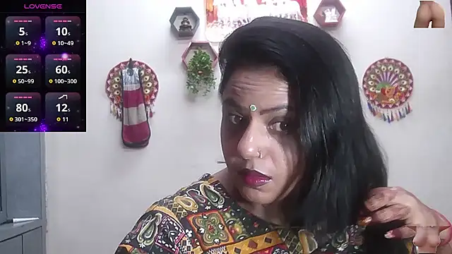 Snapshot of Sexy_komolika chatting on October 9, 2:05 am Sexy komolika online show from October 9, 2:05 am