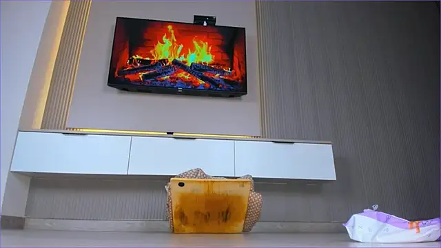 Cherrypie 001 online show from April 13, 8:04 am