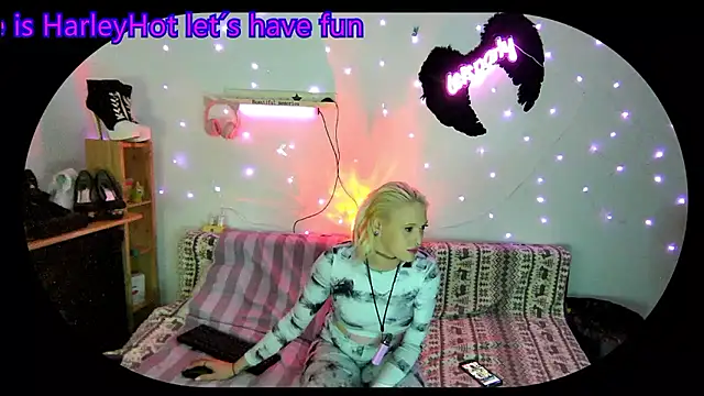 Harleyhot13061 online show from January 12, 5:07 pm