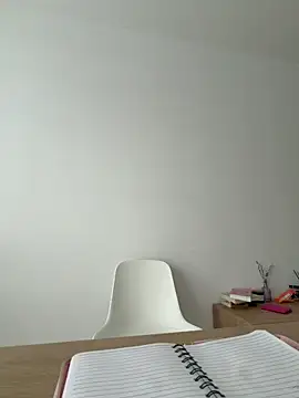 streetdoll online show from December 4, 9:44 am