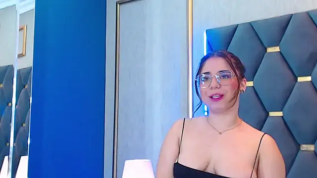 ThaniaJones online show from October 22, 12:10 pm