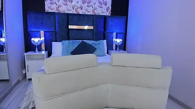 Snapshot of PaulinaDuarte chatting on September 13, 12:46 pm PaulinaDuarte online show from September 13, 12:46 pm
