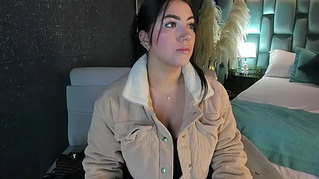 Snapshot of PaulinaDuarte chatting on October 10, 1:27 pm PaulinaDuarte online show from October 10, 1:27 pm