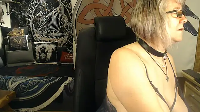 TittenMichelle online show from October 29, 5:59 pm