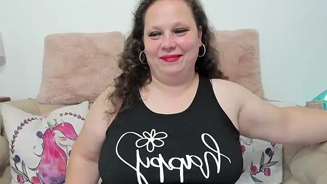 Snapshot of KarolineJoyy chatting on October 17, 7:28 pm KarolineJoyy online show from October 17, 7:28 pm