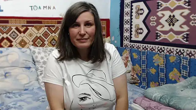 Snapshot of AdelineBlueEyes chatting on October 1, 11:26 am AdelineBlueEyes online show from October 1, 11:26 am