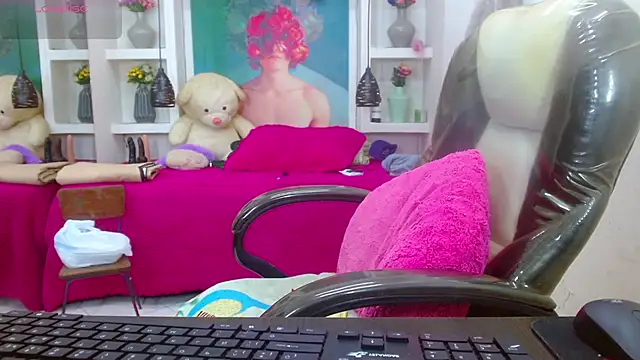 lorenapinto online show from October 31, 1:48 pm