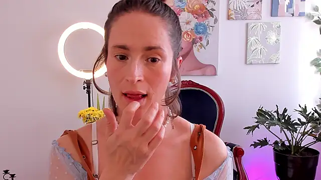 cuddlingbunny online show from May 24, 7:35 pm