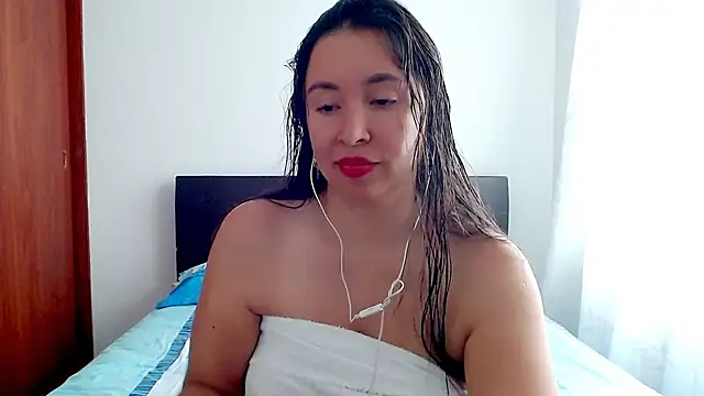 Snapshot of emely_sexx20 chatting on October 17, 6:22 pm emely sexx20 online show from October 17, 6:22 pm