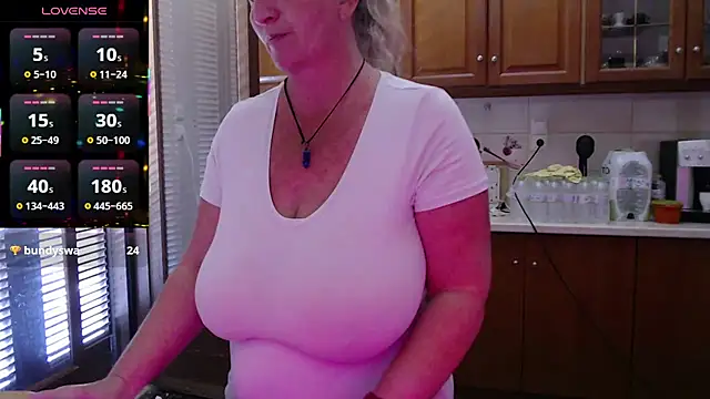 JennaDeluxe online show from April 8, 10:50 am