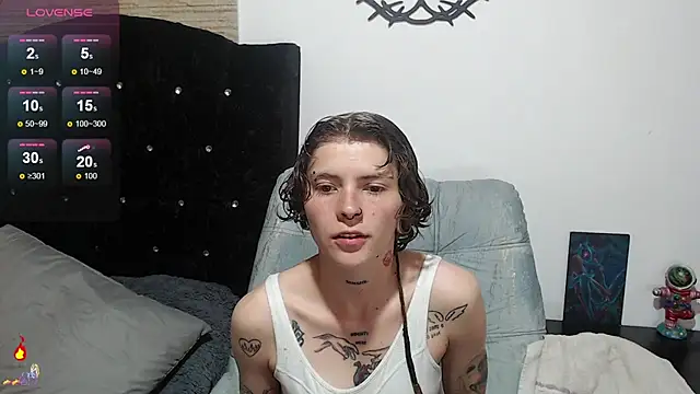 Snapshot of pretty_cristal69 chatting on September 8, 10:42 pm pretty cristal69 online show from September 8, 10:42 pm