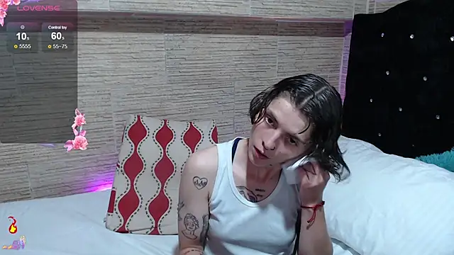 Snapshot of pretty_cristal69 chatting on September 19, 11:48 pm pretty cristal69 online show from September 19, 11:48 pm