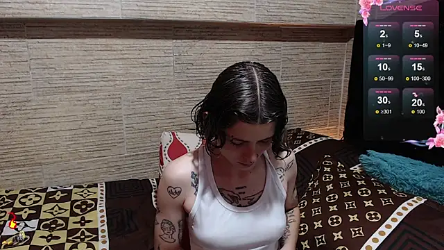 Snapshot of pretty_cristal69 chatting on October 8, 10:03 pm pretty cristal69 online show from October 8, 10:03 pm