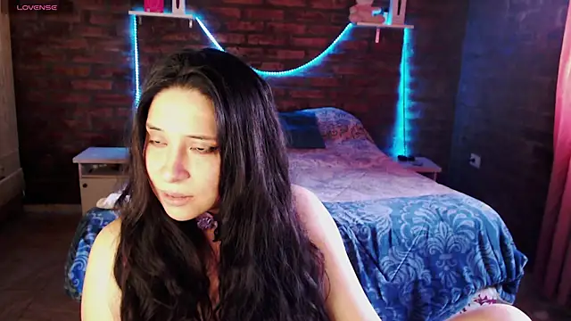 KityEstrover online show from November 5, 3:17 pm