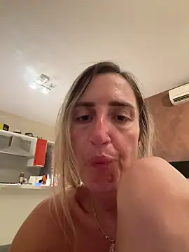 Snapshot of casalinga88 chatting on October 1, 7:41 pm casalinga88 online show from October 1, 7:41 pm