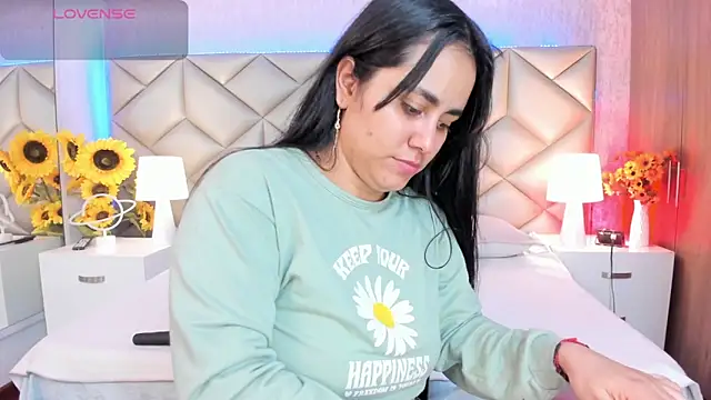 Brenda Garcia online show from December 4, 8:31 pm