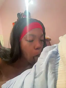 NillaMontana online show from April 3, 4:38 pm