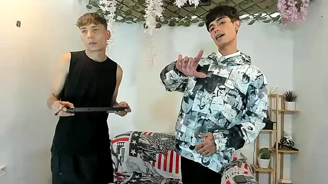 oliverhot2005 online show from November 4, 7:52 pm