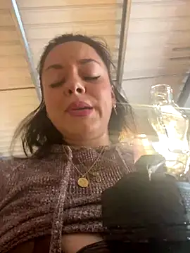 Luccreccia  online show from November 22, 1:36 pm