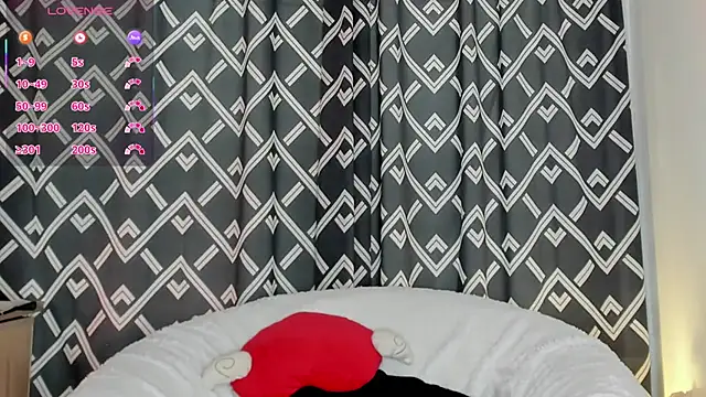 alyjonesoficiall online show from July 26, 9:33 pm