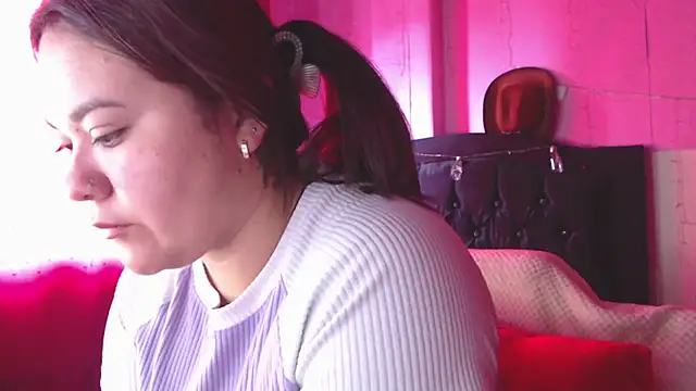 NikkiRous  online show from April 19, 2:17 pm