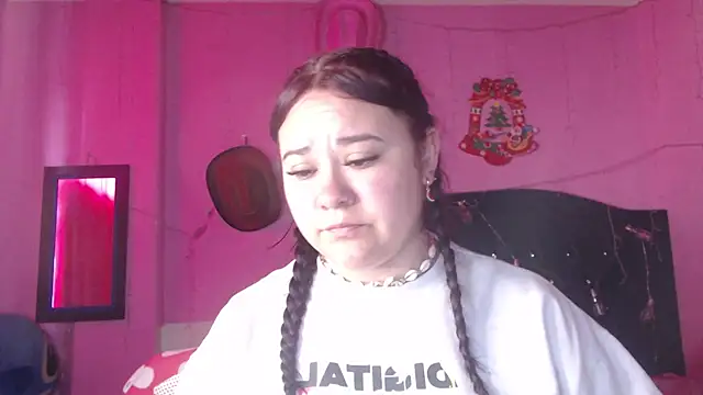 NikkiRous  online show from November 6, 3:40 pm