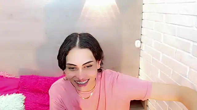 Daniela Pink  online show from November 23, 7:59 pm